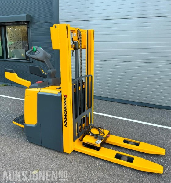 2012 Jungheinrich ERC212 - 1200 kg / 2,5 meter løftehøyde - Materialhåndteringsutstyr: bilde 4 2012 Jungheinrich ERC212 - 1200 kg / 2,5 meter løftehøyde - Materialhåndteringsutstyr: bilde 4