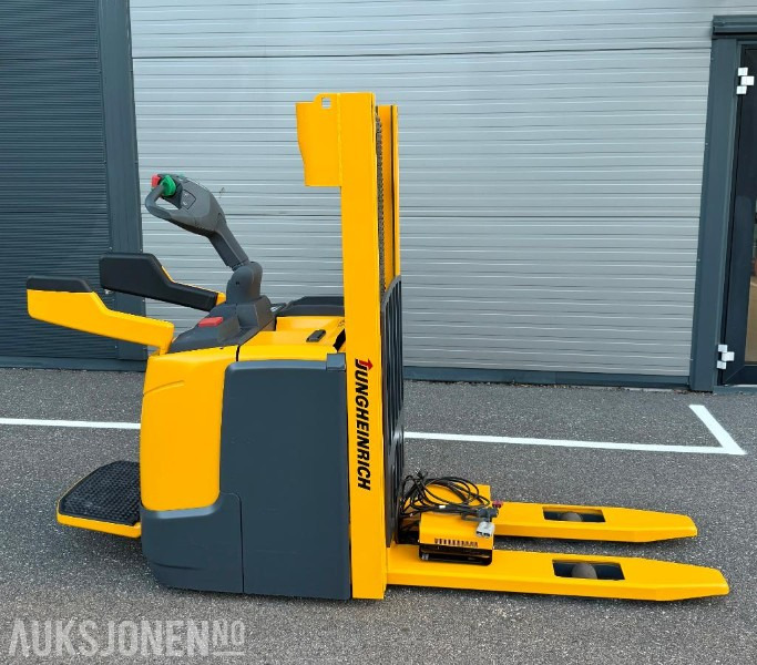 2012 Jungheinrich ERC212 - 1200 kg / 2,5 meter løftehøyde - Materialhåndteringsutstyr: bilde 1 2012 Jungheinrich ERC212 - 1200 kg / 2,5 meter løftehøyde - Materialhåndteringsutstyr: bilde 1