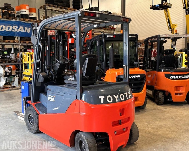 2014 Toyota 8FBMKT25 – 2,5T elektrisk gaffeltruck - Materialhåndteringsutstyr: bilde 2 2014 Toyota 8FBMKT25 – 2,5T elektrisk gaffeltruck - Materialhåndteringsutstyr: bilde 2