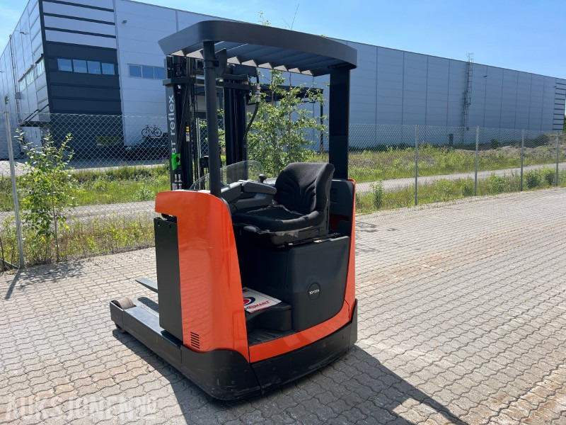 Skyvemasstruck BT RRE140 B m/lader - Materialhåndteringsutstyr: bilde 2 Skyvemasstruck BT RRE140 B m/lader - Materialhåndteringsutstyr: bilde 2