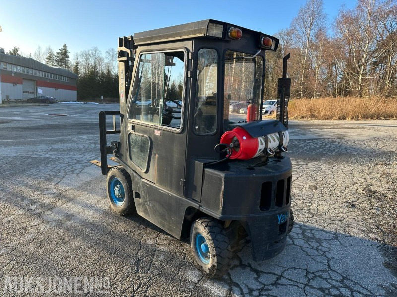 Yale Gaffeltruck med 2 gassflasker - Materialhåndteringsutstyr: bilde 3 Yale Gaffeltruck med 2 gassflasker - Materialhåndteringsutstyr: bilde 3