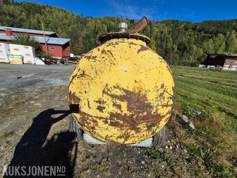 Mobil Dieseltank med hjulgang ca 1400 l - Anleggsmaskiner: bilde 4 Mobil Dieseltank med hjulgang ca 1400 l - Anleggsmaskiner: bilde 4