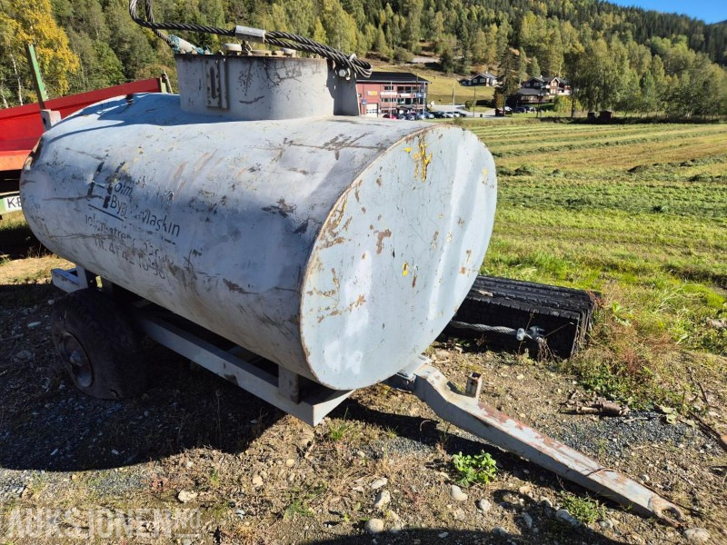 Mobil Dieseltank med hjulgang ca 1900 l - Anleggsmaskiner: bilde 1 Mobil Dieseltank med hjulgang ca 1900 l - Anleggsmaskiner: bilde 1