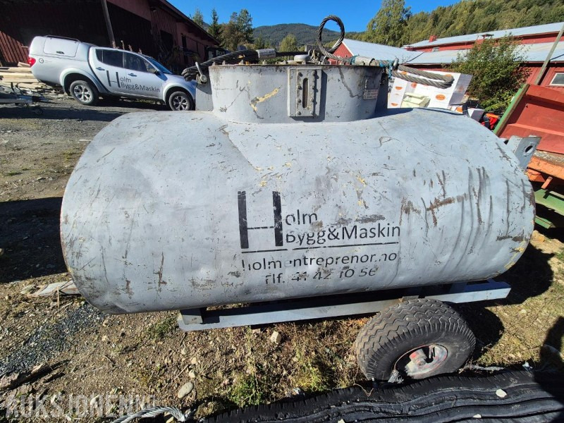 Mobil Dieseltank med hjulgang ca 1900 l - Anleggsmaskiner: bilde 4 Mobil Dieseltank med hjulgang ca 1900 l - Anleggsmaskiner: bilde 4