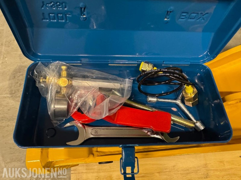 NY HENIMA PIGGHAMMER TIL 4-7 TONNS GRAVEMASKIN S40 M/GARANTI - Hydraulisk hammer: bilde 5 NY HENIMA PIGGHAMMER TIL 4-7 TONNS GRAVEMASKIN S40 M/GARANTI - Hydraulisk hammer: bilde 5