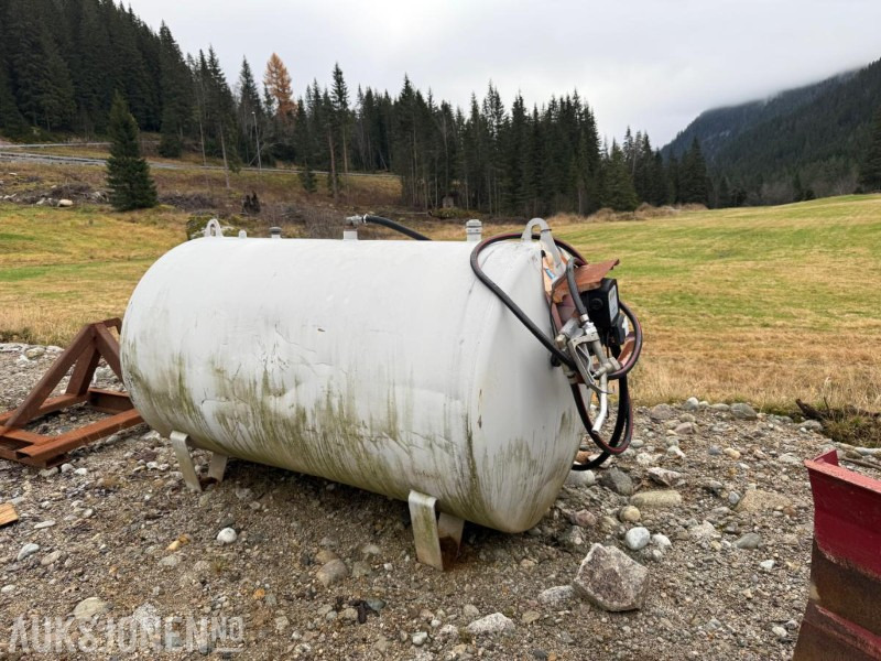 Sb Dieseltank med pumpe - Anleggsmaskiner: bilde 1 Sb Dieseltank med pumpe - Anleggsmaskiner: bilde 1