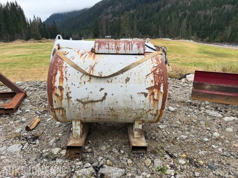 Sb dieseltank - Anleggsmaskiner: bilde 2 Sb dieseltank - Anleggsmaskiner: bilde 2