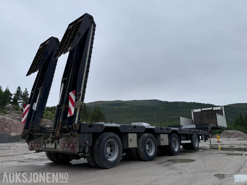 2019 Carnehl CSTV 40-60 - 4 akslet maskinsemi - Manuelt uttrekk - Hydraulisk bredding - Støttelabber bak - Fjernstyring - Tilhenger: bilde 4 2019 Carnehl CSTV 40-60 - 4 akslet maskinsemi - Manuelt uttrekk - Hydraulisk bredding - Støttelabber bak - Fjernstyring - Tilhenger: bilde 4