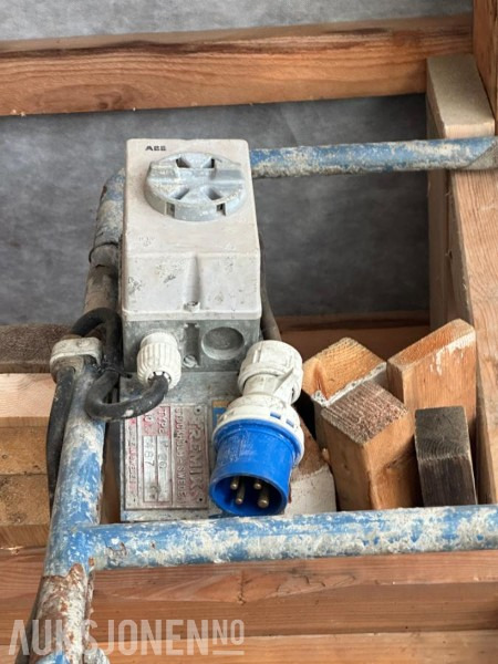 Tremix r 20 vibroplanke / vibrobrygge - Anleggsmaskiner: bilde 4 Tremix r 20 vibroplanke / vibrobrygge - Anleggsmaskiner: bilde 4