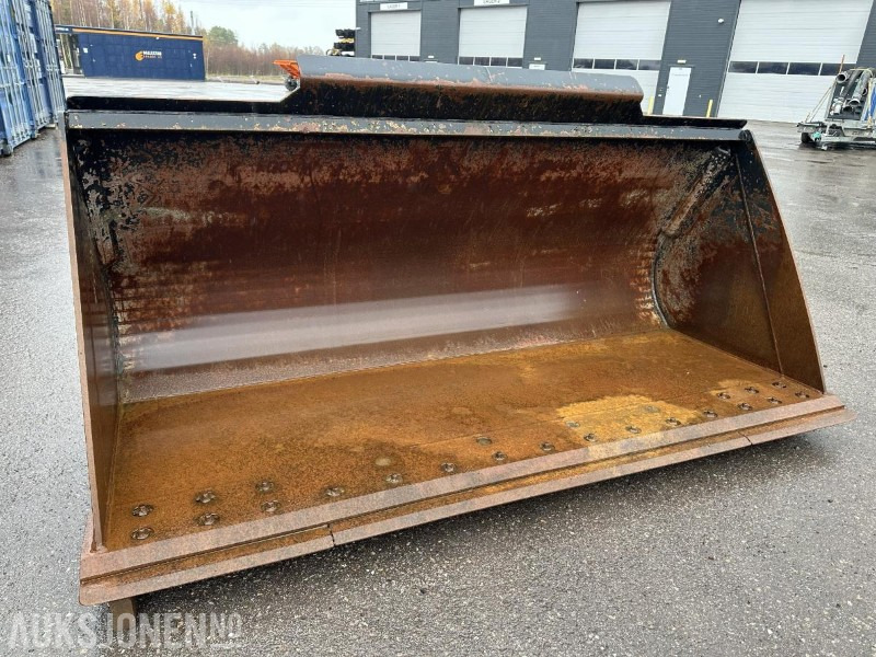 UFO Lasteskuff 2500L BM-feste - Anleggsmaskiner: bilde 1 UFO Lasteskuff 2500L BM-feste - Anleggsmaskiner: bilde 1