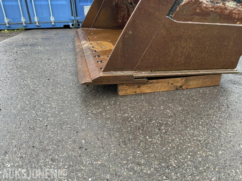 UFO Lasteskuff 2500L BM-feste - Anleggsmaskiner: bilde 3 UFO Lasteskuff 2500L BM-feste - Anleggsmaskiner: bilde 3