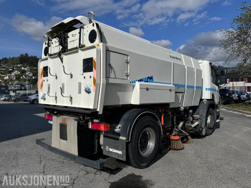 2006 Scania P340 DB - 4X2 - HNA Feiebil - Gått kun 99.688 km - Utility-/ Spesiell maskin: bilde 4 2006 Scania P340 DB - 4X2 - HNA Feiebil - Gått kun 99.688 km - Utility-/ Spesiell maskin: bilde 4