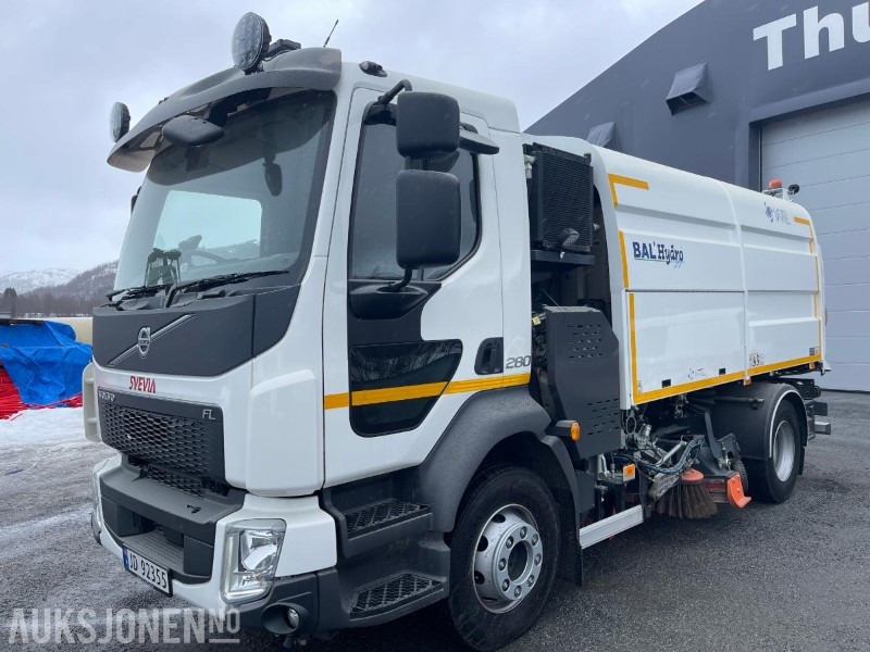 2023 Volvo FL 280 hk * BAL`Hydro Feiebil/Sweeper * Klar for sesongen * 2500 Km * Leveres med ny Eu kontroll * - Utility-/ Spesiell maskin: bilde 1 2023 Volvo FL 280 hk * BAL`Hydro Feiebil/Sweeper * Klar for sesongen * 2500 Km * Leveres med ny Eu kontroll * - Utility-/ Spesiell maskin: bilde 1