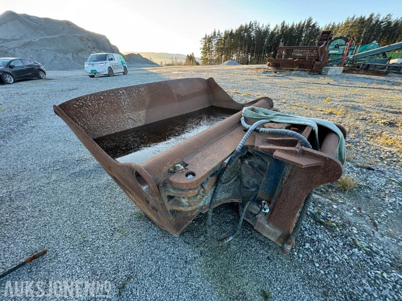 2005 SMP pusseskuffe med hydraulisk tilt / S70 feste - Utstyr for Bygg og anlegg: bilde 3 2005 SMP pusseskuffe med hydraulisk tilt / S70 feste - Utstyr for Bygg og anlegg: bilde 3