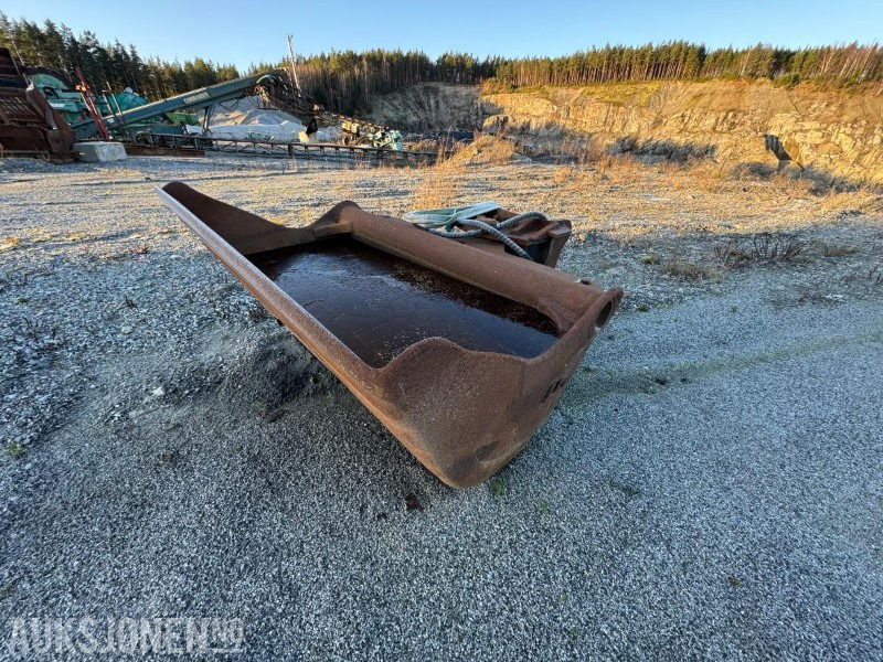 2005 SMP pusseskuffe med hydraulisk tilt / S70 feste - Utstyr for Bygg og anlegg: bilde 1 2005 SMP pusseskuffe med hydraulisk tilt / S70 feste - Utstyr for Bygg og anlegg: bilde 1