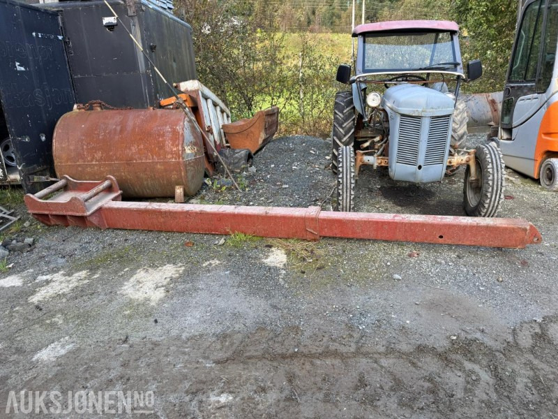 Armkran / skytemattearm 3,5 - 4,5mtr - Utstyr for Bygg og anlegg: bilde 1 Armkran / skytemattearm 3,5 - 4,5mtr - Utstyr for Bygg og anlegg: bilde 1
