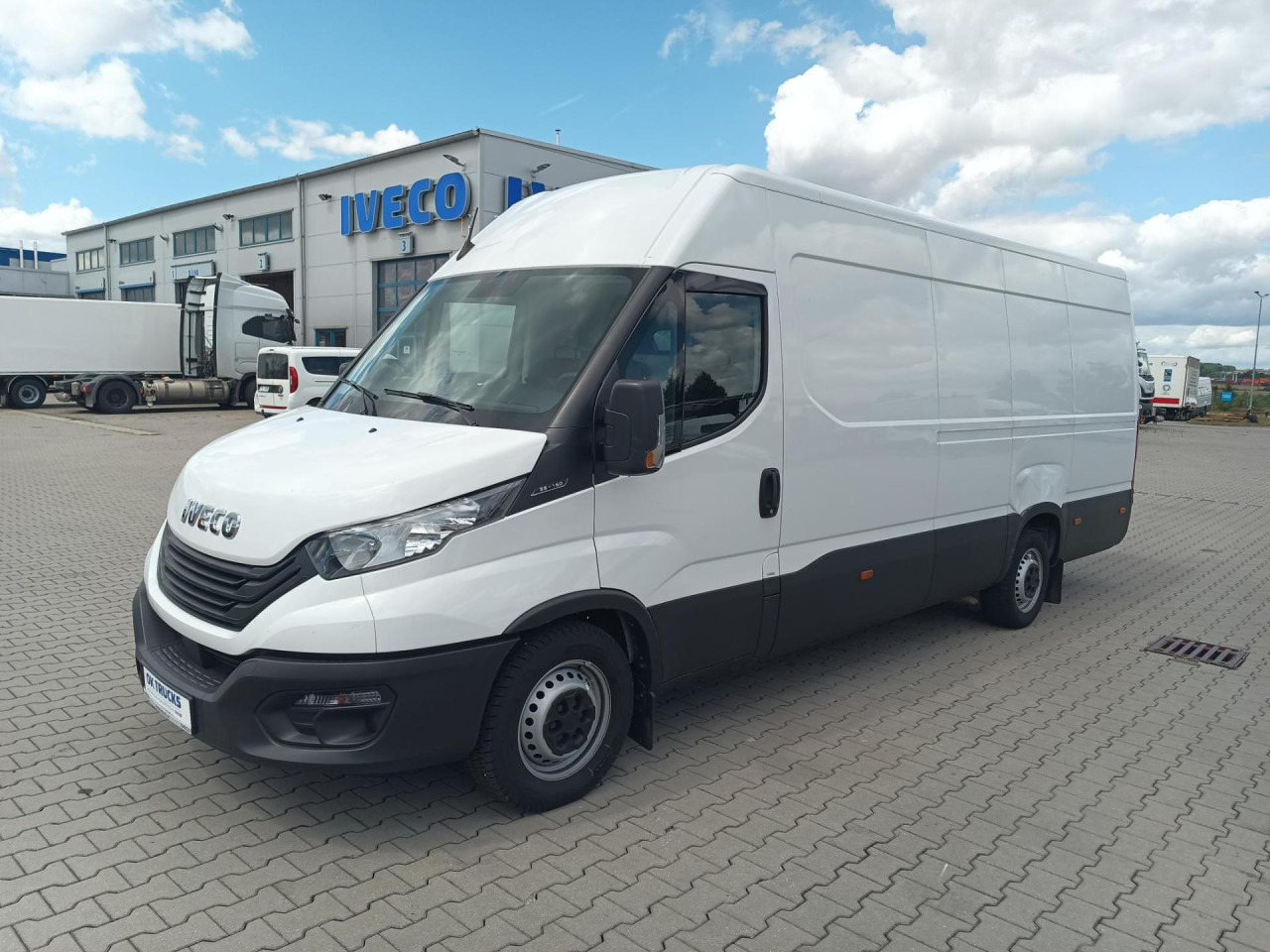 IVECO Daily 35S16V - Kassebil: bilde 1 IVECO Daily 35S16V - Kassebil: bilde 1