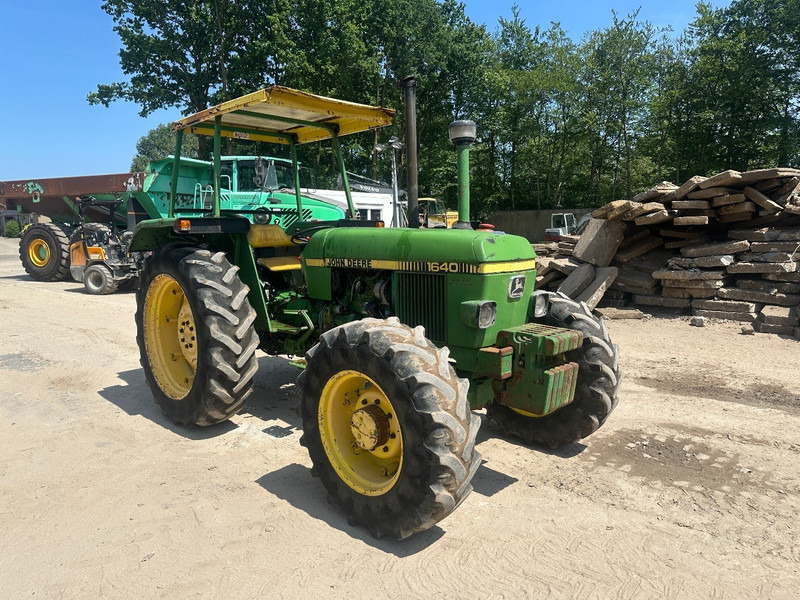 John Deere 1640 4x4 - Traktor med stor frihøyde: bilde 2 John Deere 1640 4x4 - Traktor med stor frihøyde: bilde 2