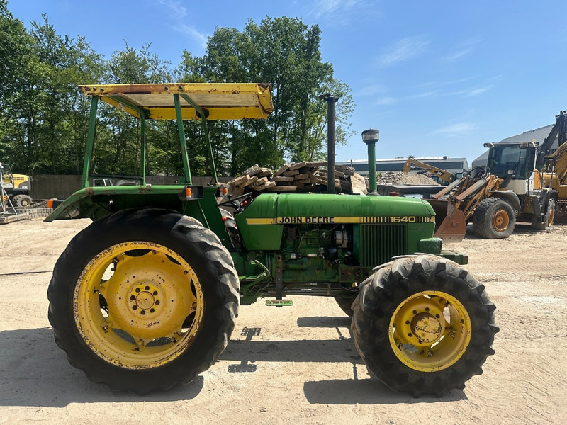 John Deere 1640 4x4 - Traktor med stor frihøyde: bilde 4 John Deere 1640 4x4 - Traktor med stor frihøyde: bilde 4