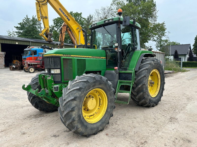 John Deere 7700 PowerQuad - Front linkage - Traktor: bilde 1 John Deere 7700 PowerQuad - Front linkage - Traktor: bilde 1