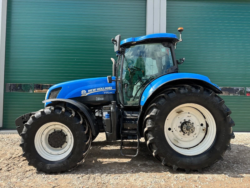 New Holland T7.235 Power Command - Traktor: bilde 3 New Holland T7.235 Power Command - Traktor: bilde 3