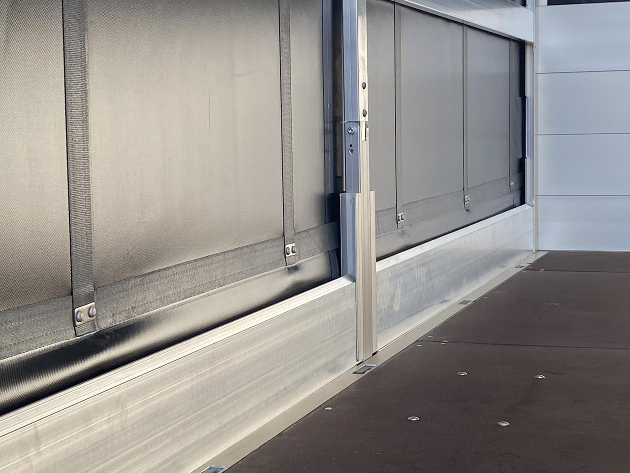 Leie IVECO DAILY 35S18HP D30C | PRITSCHE PLANE + SCHLAFKABINE + LADERAMPE IVECO DAILY 35S18HP D30C | PRITSCHE PLANE + SCHLAFKABINE + LADERAMPE: bilde 12 Leie IVECO DAILY 35S18HP D30C | PRITSCHE PLANE + SCHLAFKABINE + LADERAMPE IVECO DAILY 35S18HP D30C | PRITSCHE PLANE + SCHLAFKABINE + LADERAMPE: bilde 12