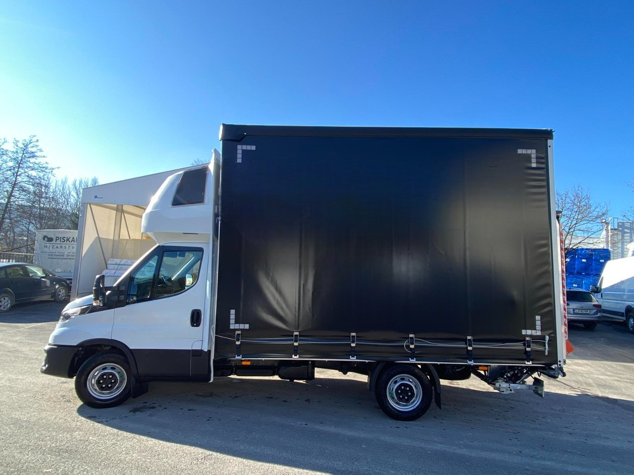 Leie IVECO DAILY 35S18HP D30C | PRITSCHE PLANE + SCHLAFKABINE + LADERAMPE IVECO DAILY 35S18HP D30C | PRITSCHE PLANE + SCHLAFKABINE + LADERAMPE: bilde 6 Leie IVECO DAILY 35S18HP D30C | PRITSCHE PLANE + SCHLAFKABINE + LADERAMPE IVECO DAILY 35S18HP D30C | PRITSCHE PLANE + SCHLAFKABINE + LADERAMPE: bilde 6