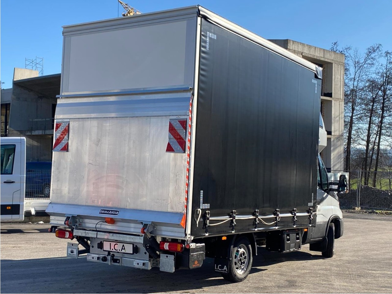 Leie IVECO DAILY 35S18HP D30C | PRITSCHE PLANE + SCHLAFKABINE + LADERAMPE IVECO DAILY 35S18HP D30C | PRITSCHE PLANE + SCHLAFKABINE + LADERAMPE: bilde 7 Leie IVECO DAILY 35S18HP D30C | PRITSCHE PLANE + SCHLAFKABINE + LADERAMPE IVECO DAILY 35S18HP D30C | PRITSCHE PLANE + SCHLAFKABINE + LADERAMPE: bilde 7