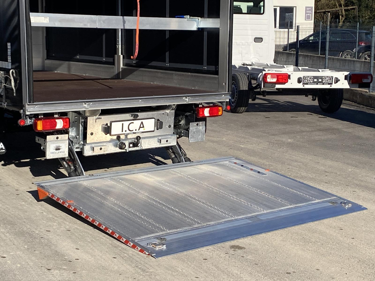 Leie IVECO DAILY 35S18HP D30C | PRITSCHE PLANE + SCHLAFKABINE + LADERAMPE IVECO DAILY 35S18HP D30C | PRITSCHE PLANE + SCHLAFKABINE + LADERAMPE: bilde 17 Leie IVECO DAILY 35S18HP D30C | PRITSCHE PLANE + SCHLAFKABINE + LADERAMPE IVECO DAILY 35S18HP D30C | PRITSCHE PLANE + SCHLAFKABINE + LADERAMPE: bilde 17