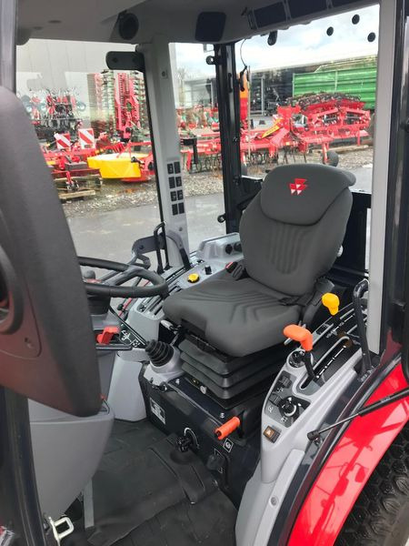 Massey Ferguson MF 1735 M HC - Minitraktor: bilde 5 Massey Ferguson MF 1735 M HC - Minitraktor: bilde 5