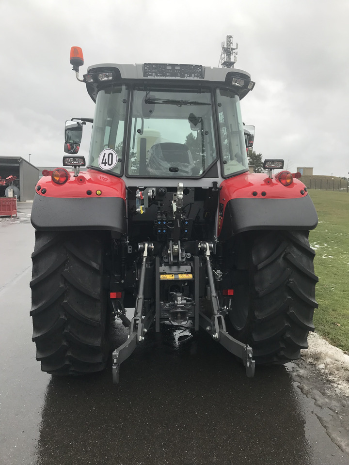 Massey Ferguson MF 5S.115 Dyna-4 ESSENTIAL - Traktor: bilde 2 Massey Ferguson MF 5S.115 Dyna-4 ESSENTIAL - Traktor: bilde 2