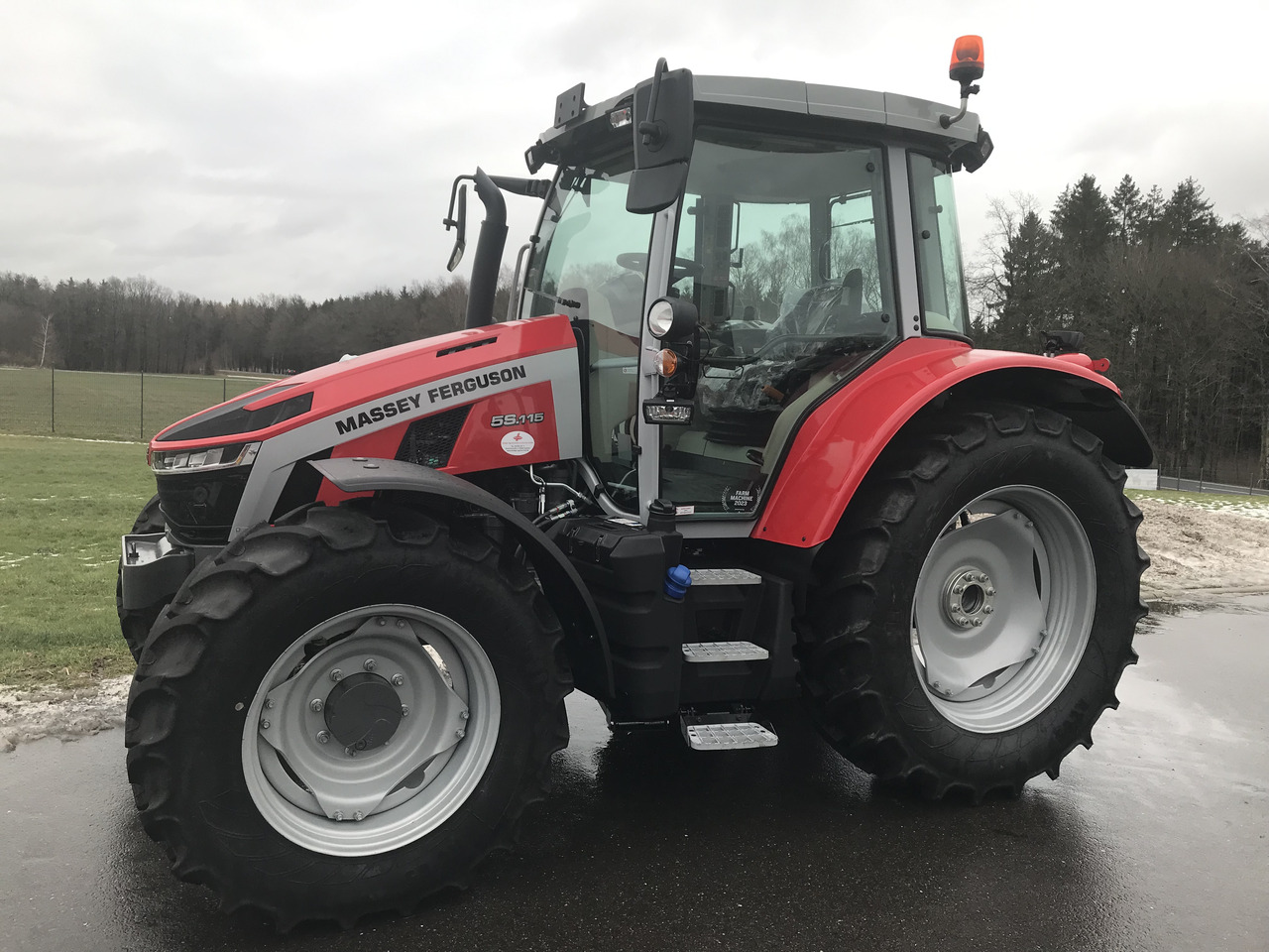 Massey Ferguson MF 5S.115 Dyna-4 ESSENTIAL - Traktor: bilde 1 Massey Ferguson MF 5S.115 Dyna-4 ESSENTIAL - Traktor: bilde 1