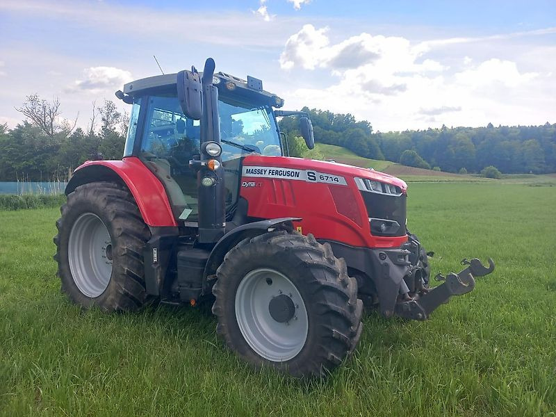Massey Ferguson MF 6714 S Dyna-VT - Traktor: bilde 1 Massey Ferguson MF 6714 S Dyna-VT - Traktor: bilde 1