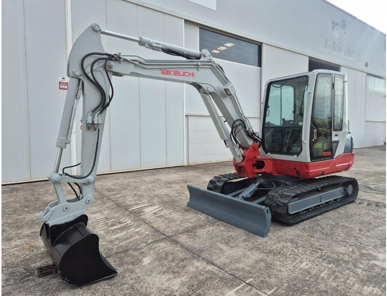 Takeuchi TB250 - Minigraver: bilde 3 Takeuchi TB250 - Minigraver: bilde 3