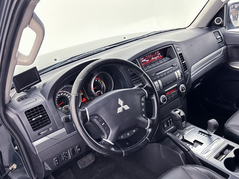 Mitsubishi Pajero 3.2 DI-D Instyle High Roof Van Grijs kenteken Automaat Climate control Trekhaak 3000KG - Varebil: bilde 5 Mitsubishi Pajero 3.2 DI-D Instyle High Roof Van Grijs kenteken Automaat Climate control Trekhaak 3000KG - Varebil: bilde 5