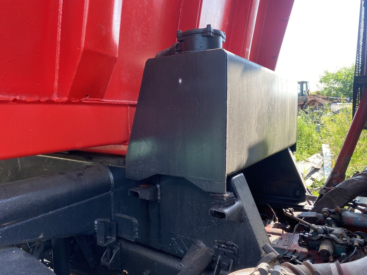 Bena 8x4 cu semissiu si cilindru : 5,5 m lungime semisasiu - Karosseri og eksteriør for Lastebil: bilde 5 Bena 8x4 cu semissiu si cilindru : 5,5 m lungime semisasiu - Karosseri og eksteriør for Lastebil: bilde 5