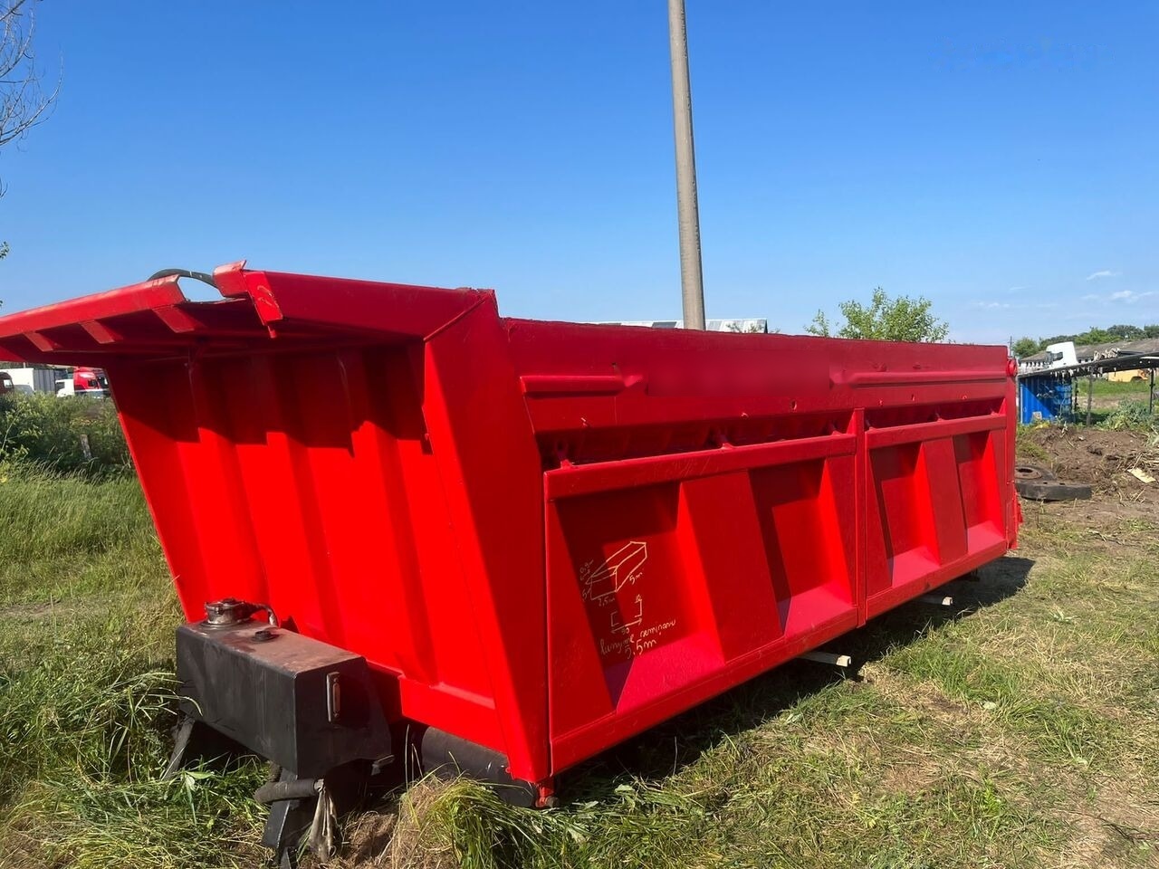 Bena 8x4 cu semissiu si cilindru : 5,5 m lungime semisasiu - Karosseri og eksteriør for Lastebil: bilde 1 Bena 8x4 cu semissiu si cilindru : 5,5 m lungime semisasiu - Karosseri og eksteriør for Lastebil: bilde 1