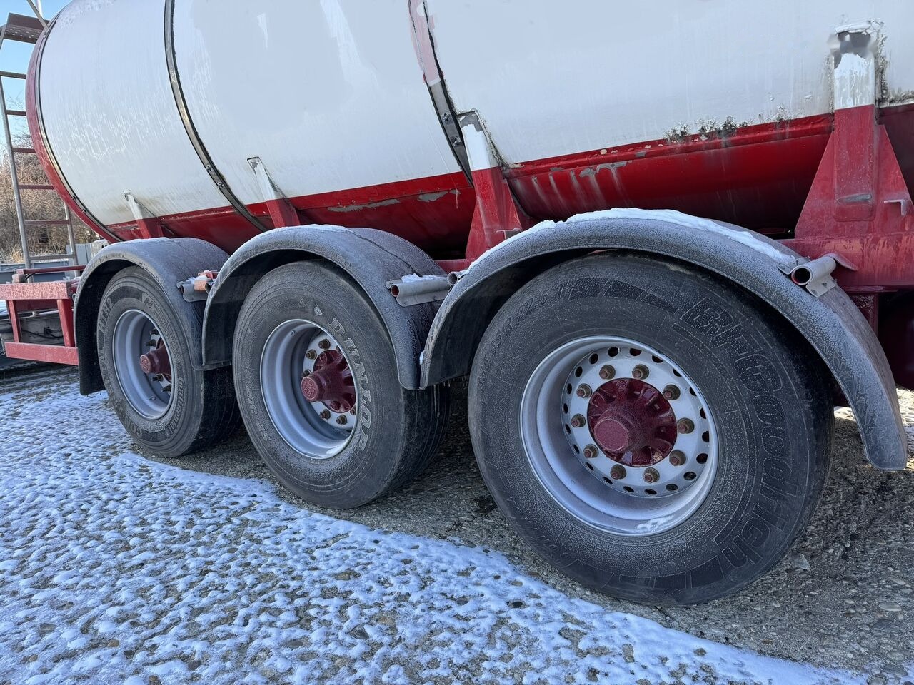 LAG cisterna 30 T - sasiu inox - inox alimentar - 1998 - Tanksemi: bilde 3 LAG cisterna 30 T - sasiu inox - inox alimentar - 1998 - Tanksemi: bilde 3