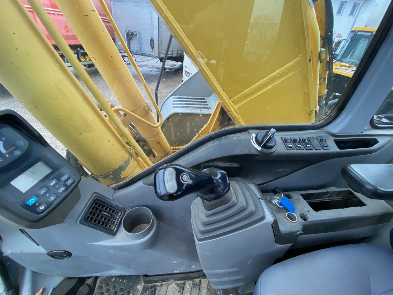 New Holland Kobelco E 215 22 T Klima - Beltegraver: bilde 4 New Holland Kobelco E 215 22 T Klima - Beltegraver: bilde 4