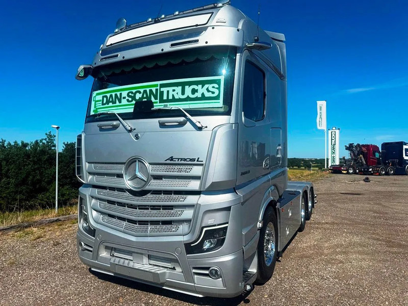 Mercedes-Benz Actros 2653 Special Interior. 6x2 3250mm weelbase. Air / Air suspension. hydr. syatem. Invertor. Micro wave. - Trekkvogn: bilde 4 Mercedes-Benz Actros 2653 Special Interior. 6x2 3250mm weelbase. Air / Air suspension. hydr. syatem. Invertor. Micro wave. - Trekkvogn: bilde 4