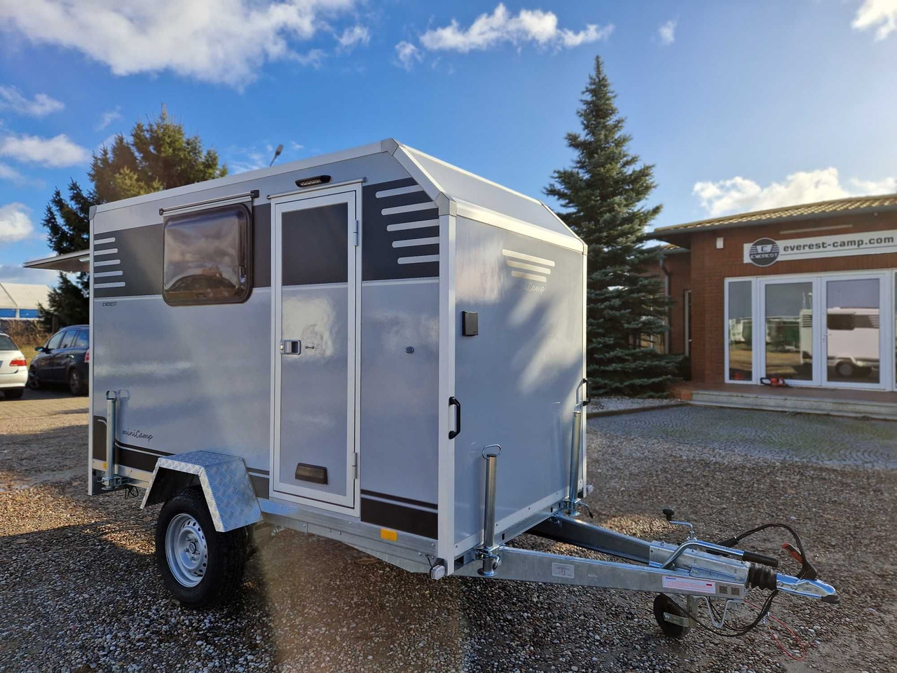 Minicamp Everest Lekki mały kemping camper DMC 600 do 1000kg NOWA - Campingvogn: bilde 1 Minicamp Everest Lekki mały kemping camper DMC 600 do 1000kg NOWA - Campingvogn: bilde 1