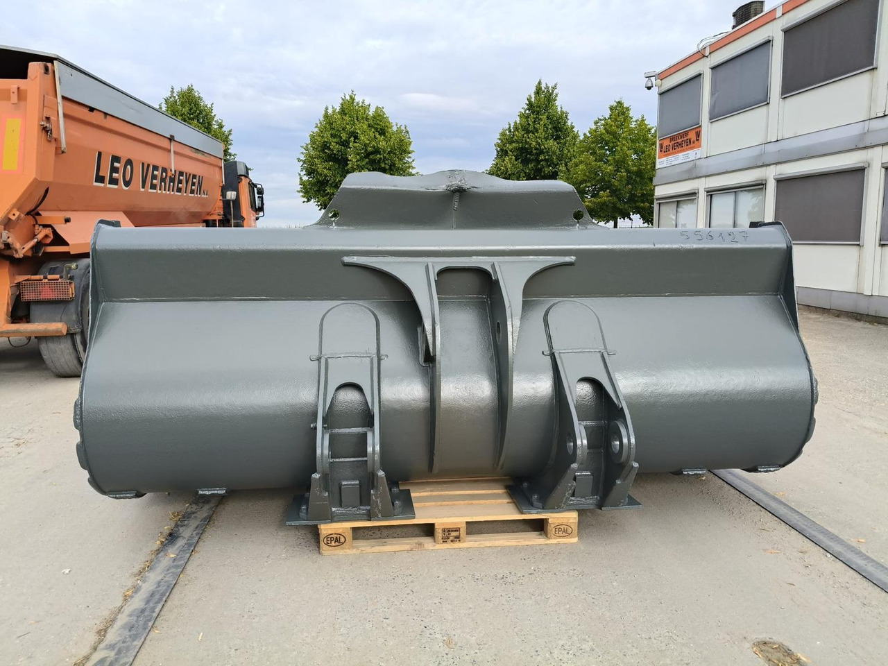 Volvo L 220 - Lasterskuffe: bilde 2 Volvo L 220 - Lasterskuffe: bilde 2