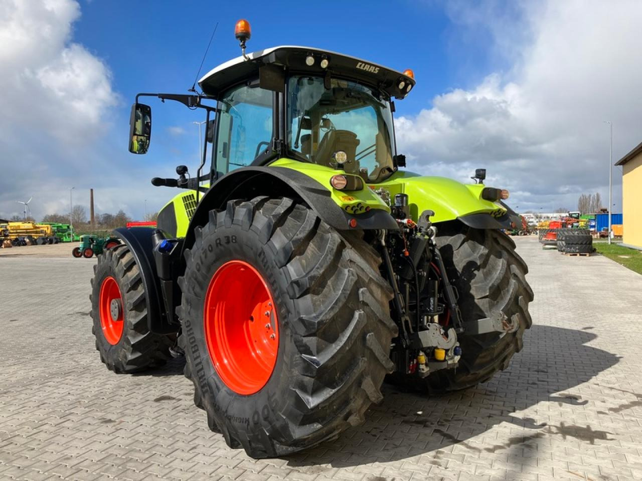CLAAS AXION 870 - Traktor: bilde 3 CLAAS AXION 870 - Traktor: bilde 3