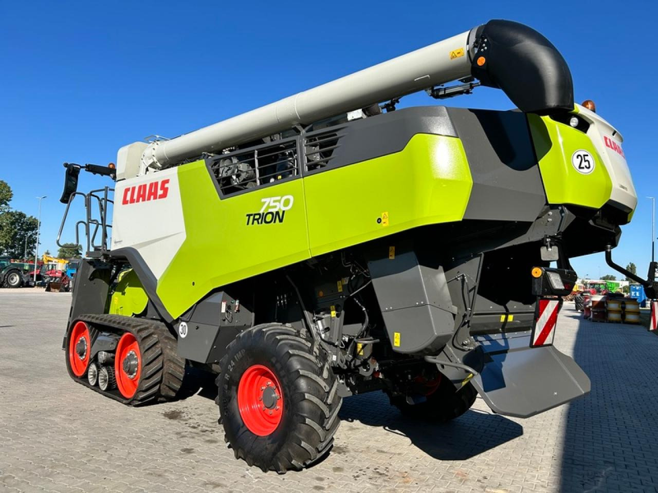 CLAAS TRION 750 TT APS HYBRID - Skurtresker: bilde 2 CLAAS TRION 750 TT APS HYBRID - Skurtresker: bilde 2