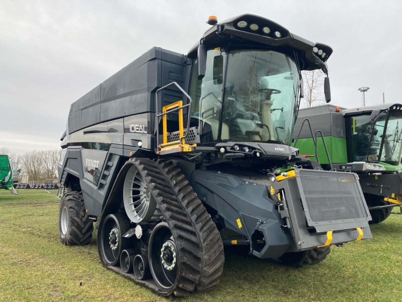 Fendt IDEAL 9 INKL. SCHNEIDWERK+WAGEN - Skurtresker: bilde 1 Fendt IDEAL 9 INKL. SCHNEIDWERK+WAGEN - Skurtresker: bilde 1