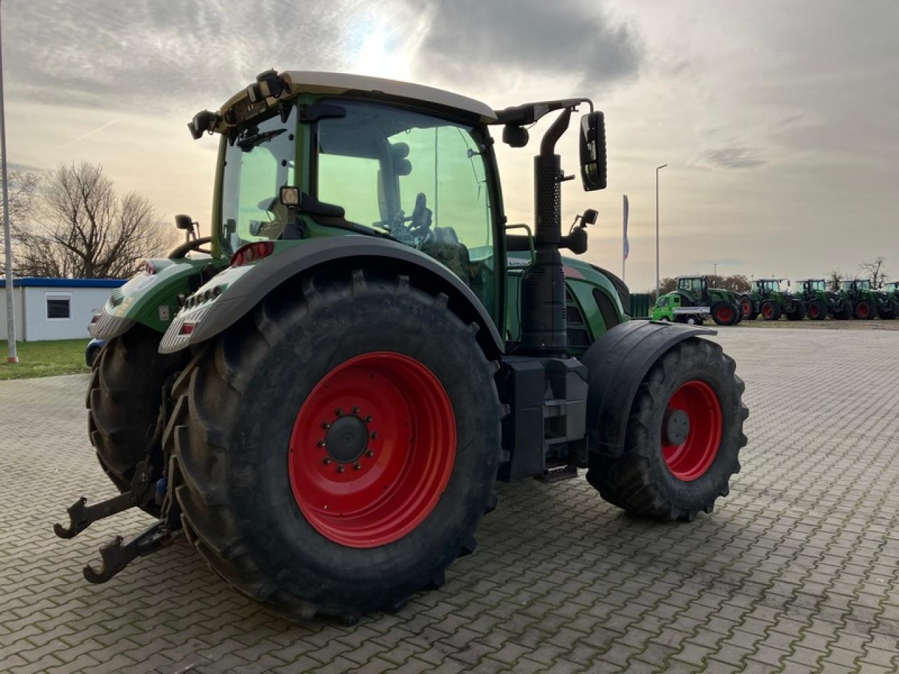 Fendt VARIO 718 S4 - Traktor: bilde 3 Fendt VARIO 718 S4 - Traktor: bilde 3