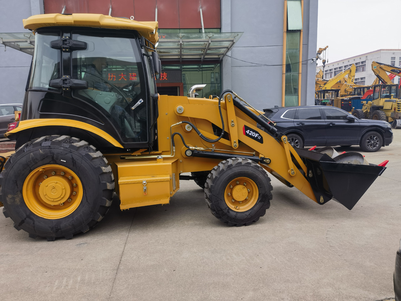 Cat 420F backhoe loader - Traktorgraver: bilde 2 Cat 420F backhoe loader - Traktorgraver: bilde 2