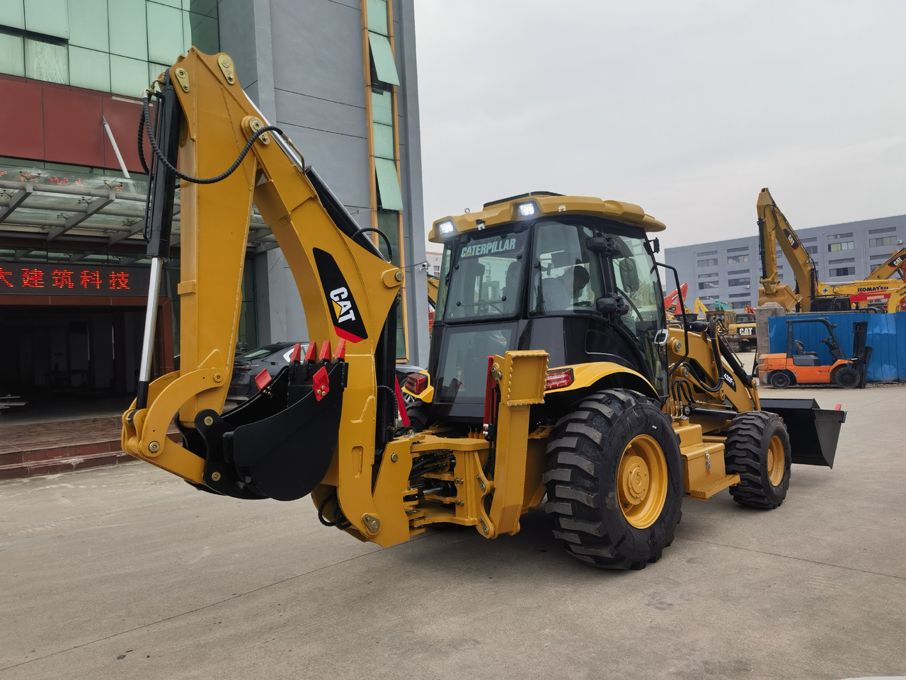 Cat 420F backhoe loader - Traktorgraver: bilde 1 Cat 420F backhoe loader - Traktorgraver: bilde 1