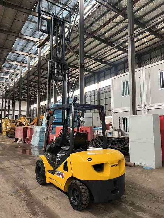Japanese second hand Komatsu Forklifts FD30 with high performance for sale in shanghai yard - Dieseltruck: bilde 4 Japanese second hand Komatsu Forklifts FD30 with high performance for sale in shanghai yard - Dieseltruck: bilde 4