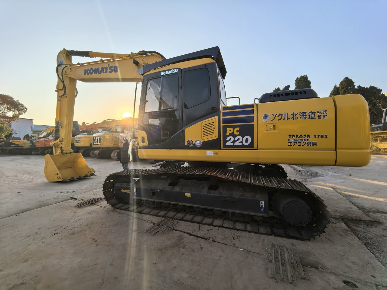 Komatsu PC220-7 - Beltegraver: bilde 2 Komatsu PC220-7 - Beltegraver: bilde 2